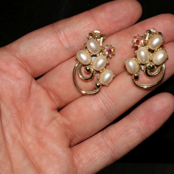 Faux Pearl Pink Rhinestone on Goldtone Earrings - Picture 4 of 6